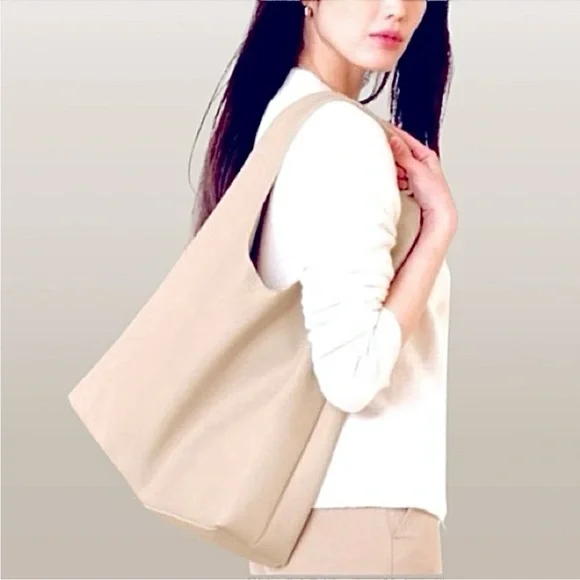 🆕- BANANA REPUBLIC VEGAN LEATHER SLOUCHY TOTE. NWT